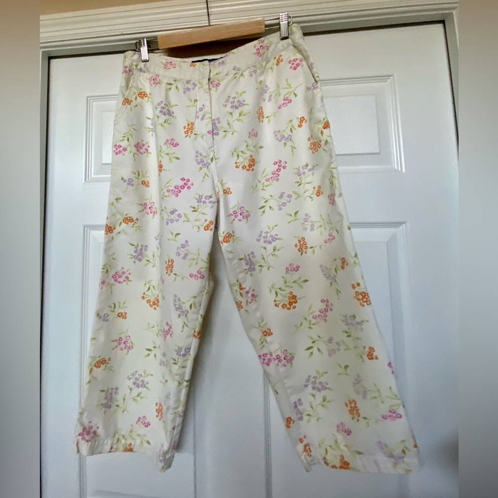 Cotton floral ankle length pants, size 12, very good condition.